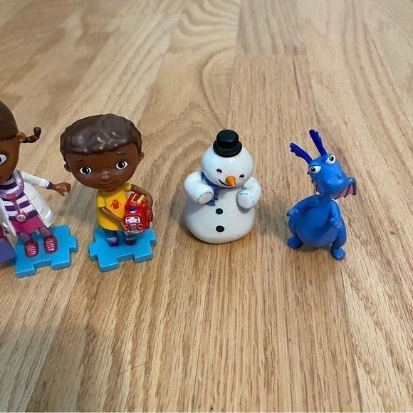 Disney Doc Mcstuffins Action Figure Toy Set Hallie Stuffy Donny Lambie Chilly - Picture 4 of 5